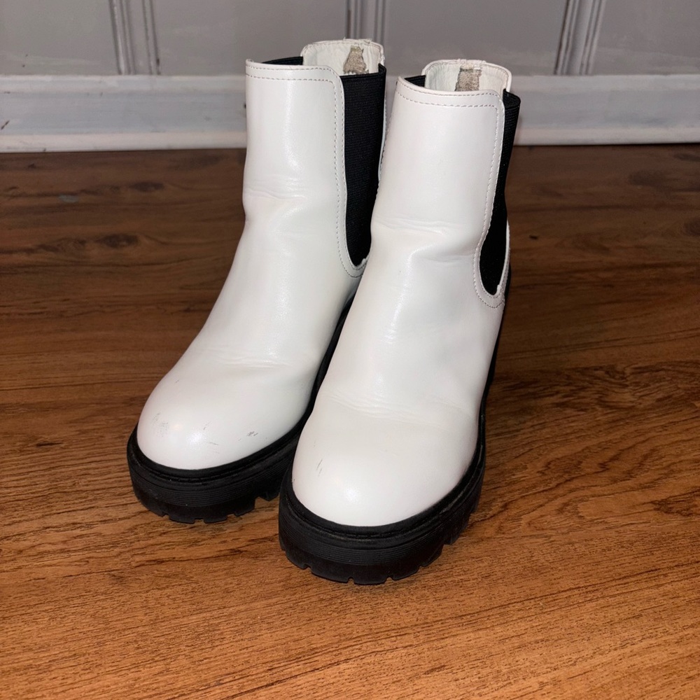 Urban Outfitters White Boots 🤍⚪️